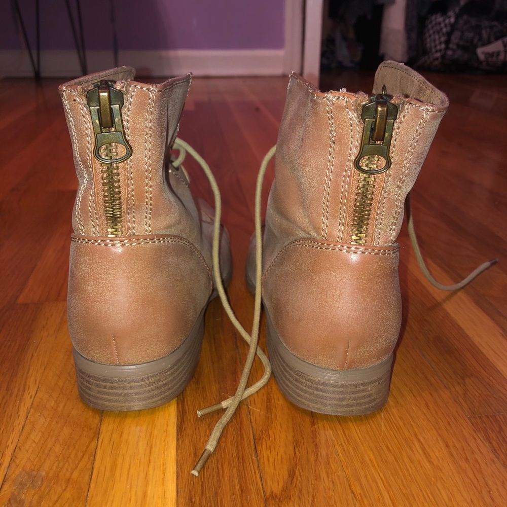 Boots - Picture 3 of 5
